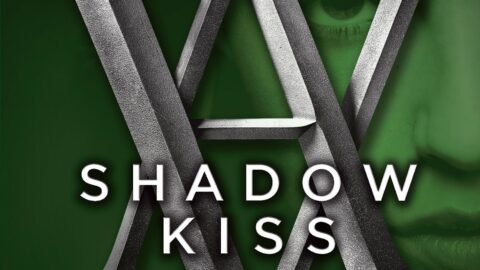 Book cover: Shadow Kiss by Richelle Mead