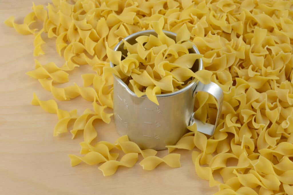 dry egg noodles with measuring cup